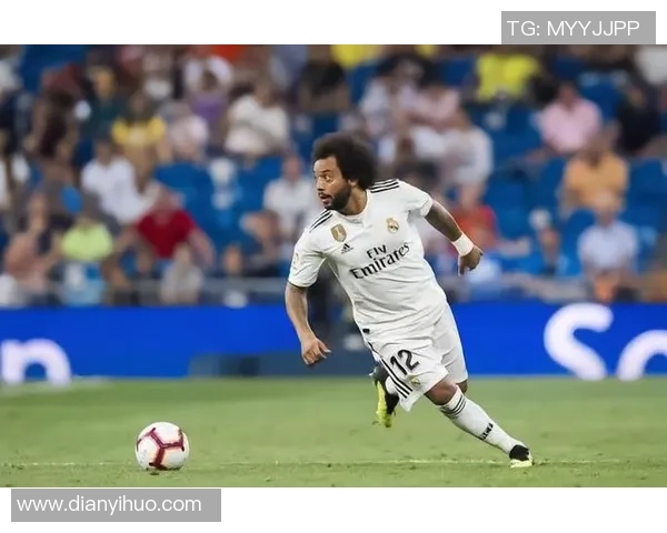 足球巅峰对决：顶级球星逐一对位，谁能胜出成就传奇